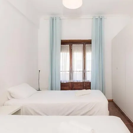 Houze_apartment W/ Terrace, Perfect For Surfers! * Costa da Caparica